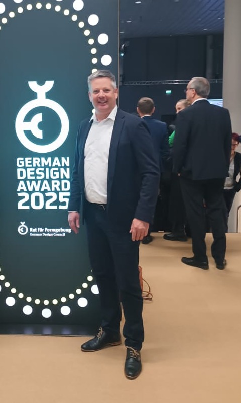 Matthias Höfer, Inhaber von Brennholzinger, beim German Design Award 2025